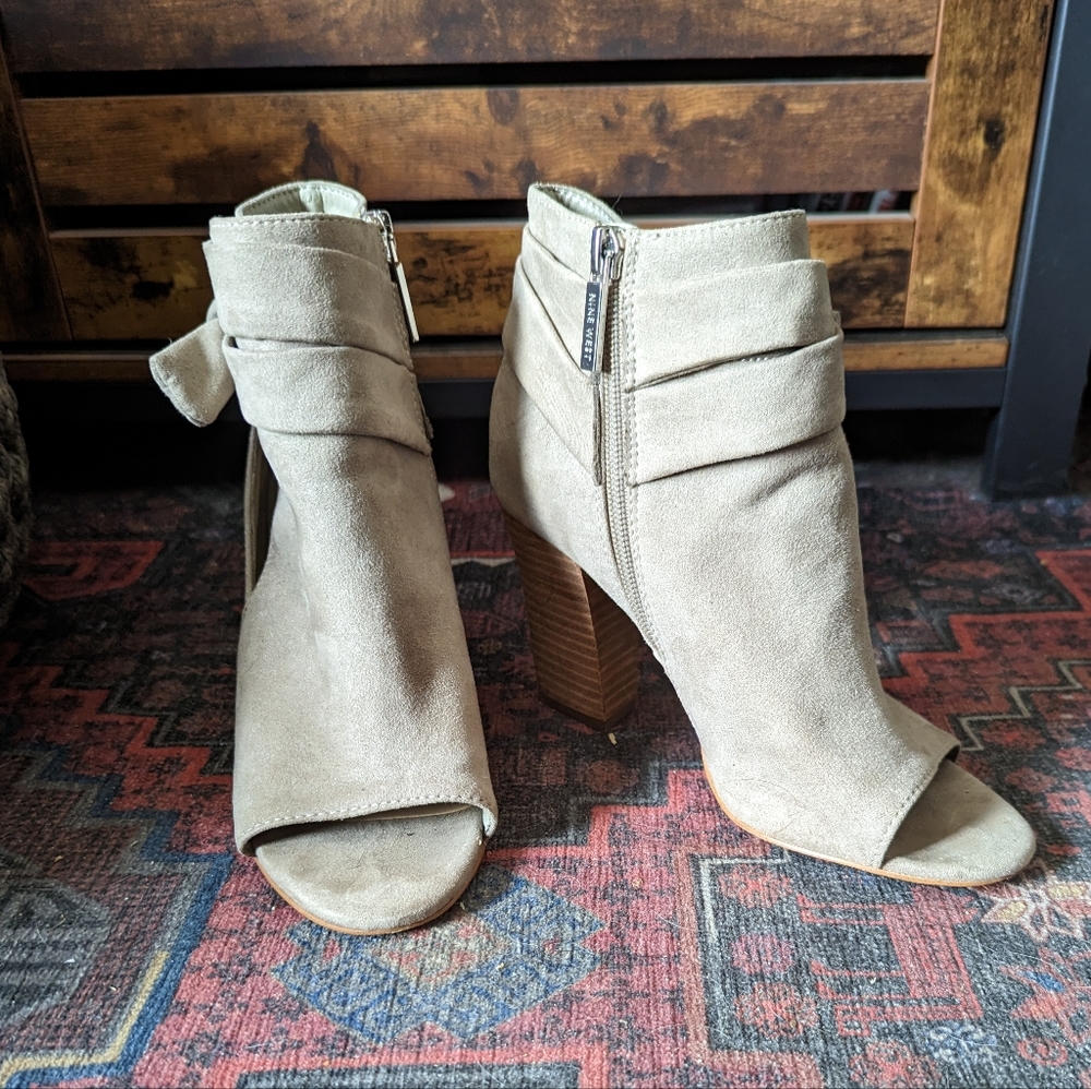 Shoes - Picture 2 of 5
